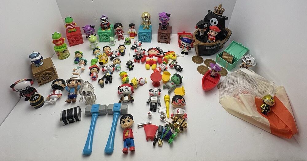 Ryan's World Huge Lot of 109 Figures & Accessories Pirate Ship Treasure Chest To